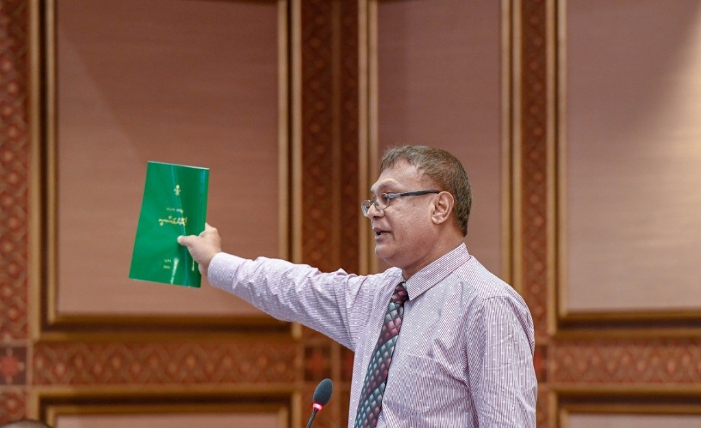 އެތައް މިލިޔަން ޙަރަދުކޮށް ނިޒާމު ބަދަލުކުރަން އުޅޭނީ ރައްޔިތުންނަށް ހެޔޮނޭދޭ ބަޔަކު: ޝަރީފް