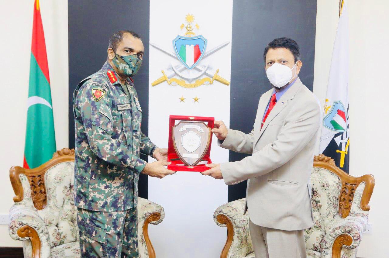 ބަންގުލަދޭޝްގެ ހައިކަމިޝަނަރު، ޗީފް އޮފް ޑިފެންސް ފޯސްއާއި ބައްދަލުކުރައްވައިފި