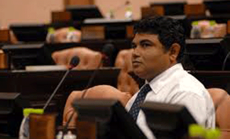 ބޮންޑާގެ ވަރުގަދަ ތުހުމަތުތަކެއް ކުންފުނިތަކުގެ އެމްޑީންނަށް