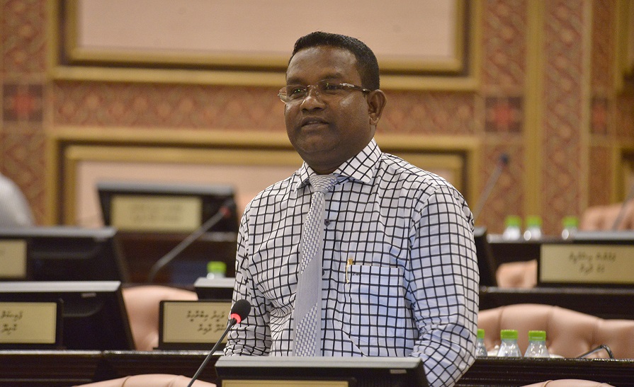 މި ސަރުކާރަކީ ޒުވާނުންގެ ކުރިމަގަށް ހޮޅިލާ ބިންދާލި ރާޅެއް!