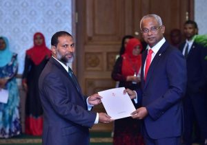 ޕްރެޝަރު ބޮޑުވެ އެންމެ ފަހުން އިމްރާން މަޢާފަށް އެދިވަޑައިގެންފި