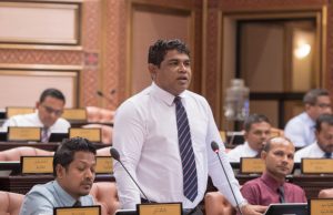 ވިލިމާލޭ ގަސް ހައްދައިގެން އާމްދަނީހޯދާ ބިން ސަރުކާރަށް، ބޮންޑާ ވިދާޅުވަނީ އެމީހުންނަށް ބިމެއް ދައްކަންޖެހޭކަމަށް