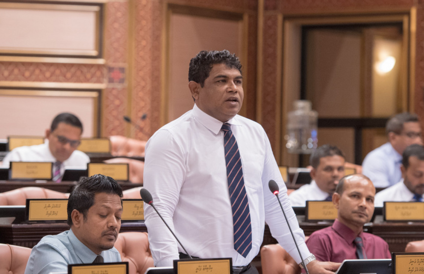 ވިލިމާލޭ ގަސް ހައްދައިގެން އާމްދަނީހޯދާ ބިން ސަރުކާރަށް، ބޮންޑާ ވިދާޅުވަނީ އެމީހުންނަށް ބިމެއް ދައްކަންޖެހޭކަމަށް