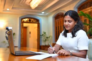 ރައީސްގެ އަނބިކަނބަލުން ފަޒްނާ އާއި ގުޅޭގޮތުން ޚަބަރެއް ޖެހި ނޫހަކަށް ޤާނޫނީ ފިޔަވަޅު އަޅާނެކަމުގެ އިންޒާރު