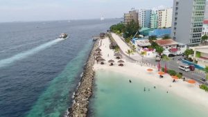 މޫދުގައި މަރުވެފައި އޮއްވާ ފެނުނު މީހާގެ މަރަކީ ގުދުރަތީ މަރެއްކަމަށް ކަށަވަރެއް ނޫން: ޕޮލިސް