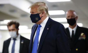 ޓްރަންޕަށް ފަރުވާ ދިނުމަށް އަސްކަރީ ހަސްފަތާލަކަށް ގެންގޮސްފި