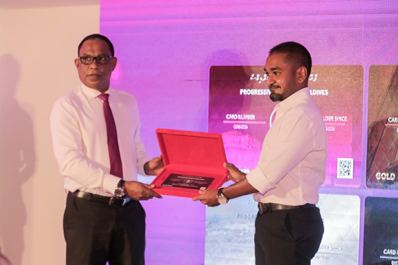 ސިޔާސީ ޕާޓީއެއްގެ ފުރަތަމަ ފުރަތަމަ ލޯޔަލްޓީ ކާޑު ޕްރޮގްރެސިވް ކޯލިޝަނުން ތަޢާރަފްކޮށްފި