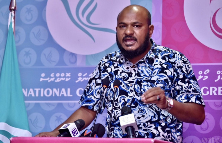 އޭޖީ ރިފްޢަތު އުޅުއްވަނީ ގެރިބަކަރިވެސް ނޫޅޭ ވައްތަރަށް: ޝުޖާޢު