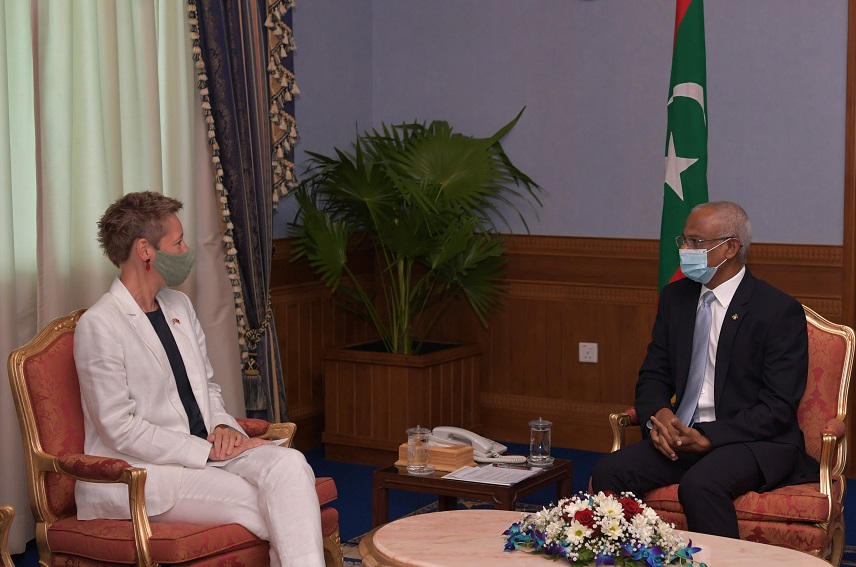 ފަތުރުވެރިކަމާއި، ވިޔަފާރީގެ ދާއިރާއިން ގުޅުން ބަދަހިކުރުމަށް އިނގިރޭސި ސަފީރާއި ރައީސް މަޝްވަރާކޮށްފި