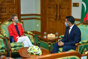 އިނގިރޭސިވިލާތާއި ރާއްޖެއާއި ދެމެދު ގުޅުން ބަދަހިކުރުމަށް މަޝްވަރާކޮށްފި