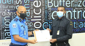 ހަތަރު މިލިއަނަށްވުރެ ގިނަ ރުފިޔާ ފޭރުނު މީހުން ހުއްޓުވި ސެކިއުރިޓީ ގާޑުގެ އަގު ވަޒަންކޮށްފި