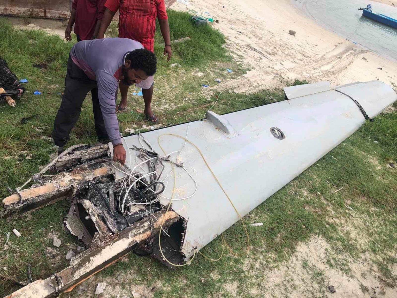 ދ.މީދޫ ކައިރިން ފްލައިޓެއްގެ ފިޔަގަނޑެއް ފެނިއްޖެ