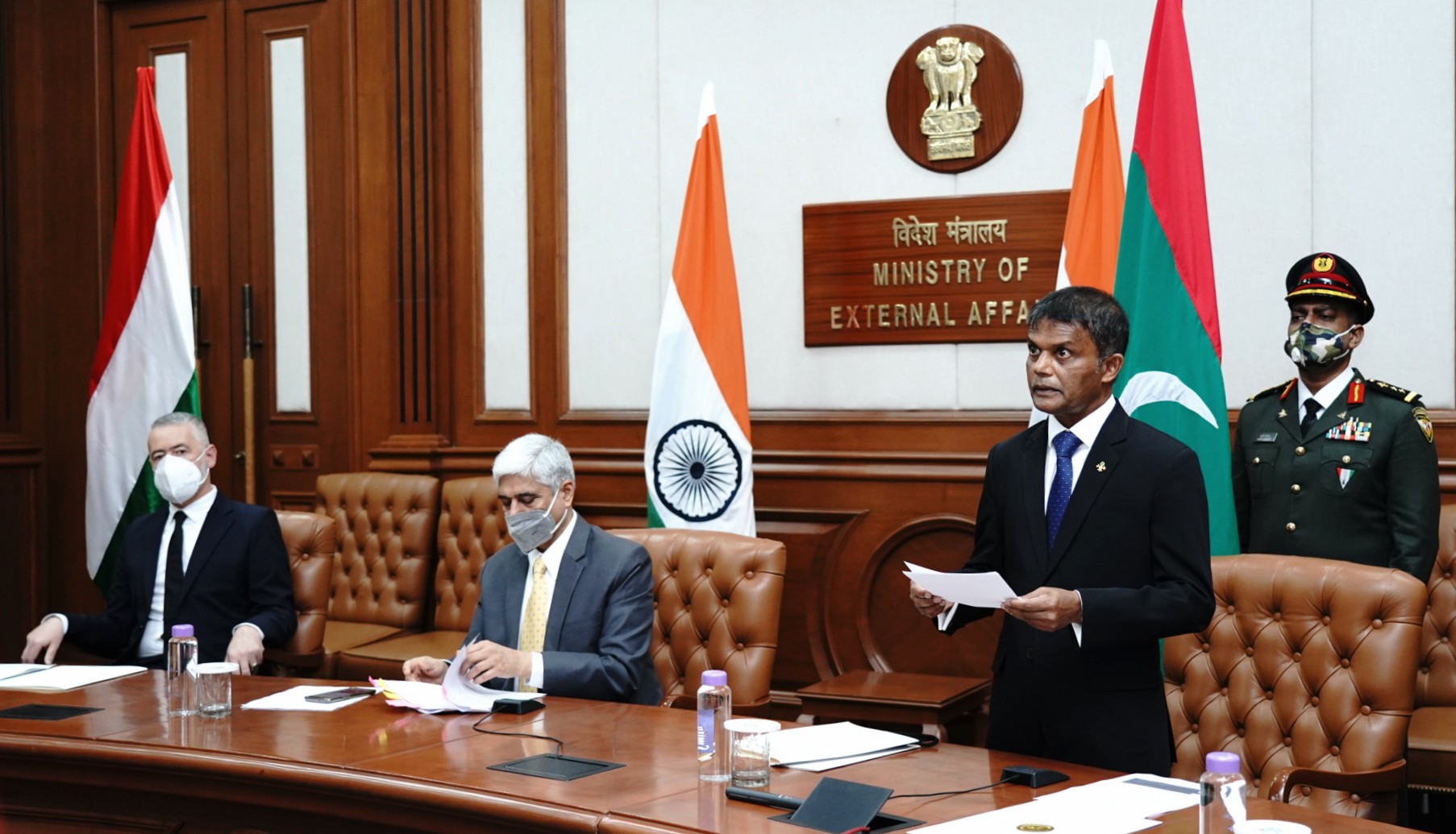 އައު ސަފީރުގެ ފަތްކޮޅު އިންޑިއާގެ ރައީސްއާއި ހަވާލުކުރައްވައިފި