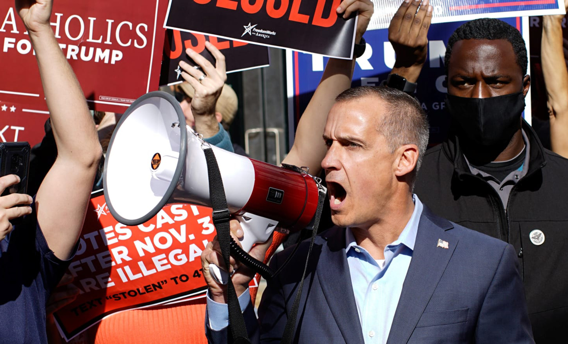 ޓްރަމްޕް އެންމެ އިތުބާރު ކުރައްވާ އެޑްވައިޒަރ ކޯވިޑް-19 އަށް ޕޮޒިޓިވް