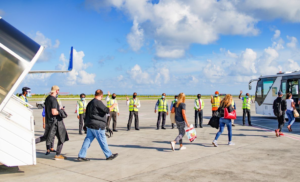 ކުނިގޮނޑުން ފެނުނު ކުއްޖާގެ މަންމަ ހިފެހެއްޓީ ފުރަން އެއާޕޯޓުގައި ގޮސް ހުއްޓާ!