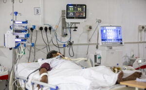 އެމެރިކާގައި ކޯވިޑް ޖެހުނު މީހުންގެ އަަދަދު 25 މިލިއަނަށް