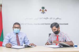 އަލިފުށި ފުޓްބޯޅަ ދަނޑުގައި ލައިޓްހަރުކޮށް، ރޮސްޓްރަމްއެއް ގާއިމްކުރަނީ