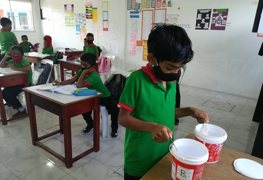 އަތޮޅުތެރޭ ސްކޫލްތަކުގެ ފައުންޑޭޝަން ސްޓޭޖާއި ޕްރީ ސްކޫލްތަކުގެ ހަރަކާތްތައް ފައްޓަނީ