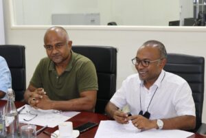 ކުޅިވަރު ޤާނޫނުގެ އިސްލާހުތައް، ލާމަރުކަޒީ ޤާނޫނާއި ދިމާ އިދިކޮޅަށް