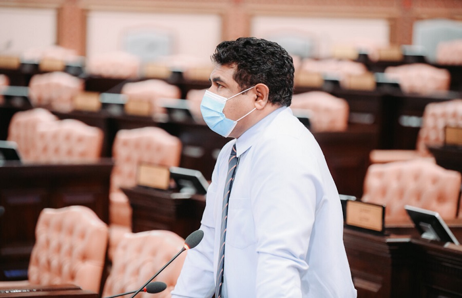 ކަޅުބާޒާރުގައި ޑޮލަރުގެ ވިޔަފާރި ކުރަނީ ދައުލަތުގެ ވަޒީރުން: ބޮންޑޭ