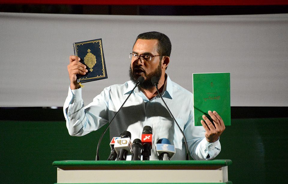 އިލާހީ ޤާނޫނާއި ފުށުއަރާ އެއްވެސް ޤާނޫނަކަށް މުސްލިމުން ޢަމަލުކުރަން ނުޖެހޭނެ: އިލްޔާސް