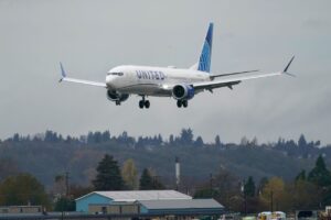 ޔުނައިޓެޑް އެއަރލައިނުން ފިޒަރ ކުންފުނީގެ ވެކްސިން ސަޕްލައި ކުރަން ފަށައިފި