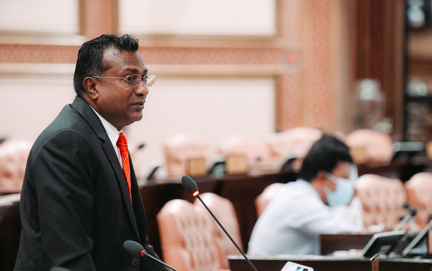 އެކަނި ވެރި މައިންނާއި، ބަފައިންނަށް ވަގުތުން ވަގުތަށް ފުލެޓްދިނުމަށް ގޮވާލައި ކުއްލި މައްސަލައެއް