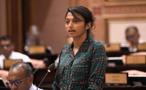 ދައުލަތުން ނަގާ ދަރަނީގެ ފުރިހަމަ މައުލޫމާތު މަޖިލީހަށް ދޭންޖެހޭނެ: އީވާ