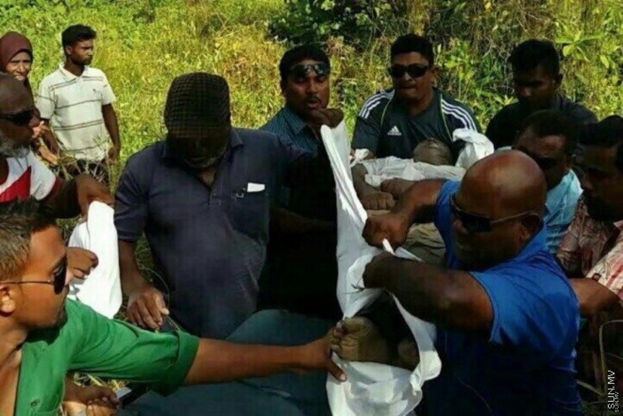 އައްޑޫ ވިޔަފާރިވެރިޔާ މަރާލި މައްސަލާގައި އޭނާގެ އާއިލާ މީހަކު 12 އަހަރަށް ޖަލަށް ލުމަށް ޙުކުމްކޮށްފި