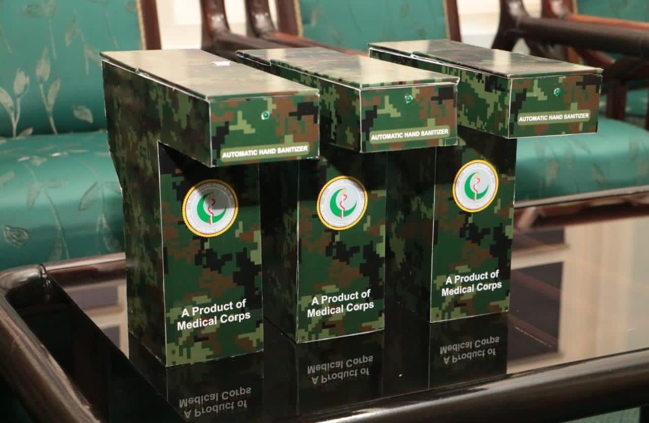 އެމްއެންޑީއެފްގެ ސްޓާފް ސާރޖަންޓަކު އޮޓޮމެޓިކް ސެނިޓައިޒަރ މެޝިނެއް އުފައްދައިފި
