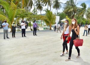 ރިޒޯޓު ތަކާއި، ފަތުރުވެރި ފެސިލިޓީތަކުގެ މުވައްޒަފުންގެ ރެންޑަމް ސާމްޕަލް ނަގަން ފަށަނީ