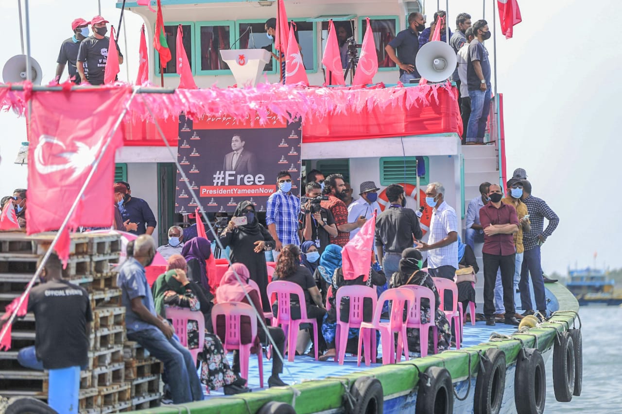 ސަރުކާރެއް ފެއިލްވެ ވެއްޓެމުންދާއިރު ފެންނާނެ ހުރިހާ ސިފައެއް މިދަނީ ފެންނަމުން: އާދަމް ޝަރީފް