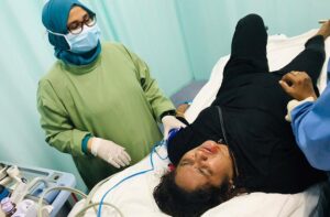 ރައީސް ޔާމީން ދެކިލަންދިޔަ ކަނބަލުންނަށް ފުލުހުން އަނިޔާކޮށްގެން ހޮސްޕިޓަލުގައި ފަރުވާދެނީ