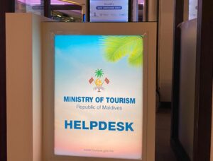 އެއާޕޯޓްގައި ޓޫރިޒަމްގެ ހެލްޕް ޑެސްކެއް ޤާއިމްކޮށް ޚިދުމަތް ދޭން ފަށައިފި