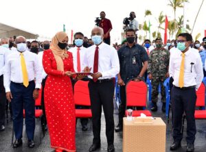 ކުލަގަދަ ރަސްމިއްޔާތަކާއިއެކު ހޯރަފުށްޓަށް އުފާވެރިކަން ގެނެސްދިން އެއާޕޯޓް ހުޅުވައިފި