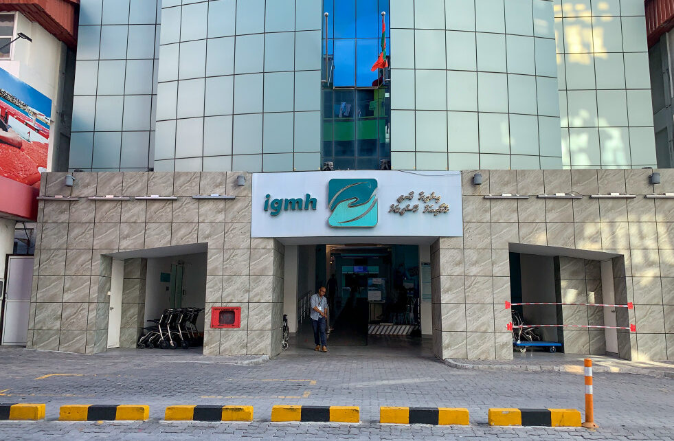 ކަރަންޓުގައި ޖެހުނު 38 އަހަރުގެ އަންހެނަކަށް ފަރުވާ ދެނީ