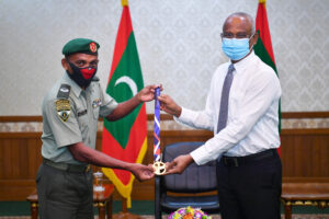 ނަޞްރުﷲގެ 60 ވަނަ މެރެތަން މެޑައްޔާއި ޖަރޒީ ރައީސަށް ހަދިޔާކުރެއްވުން