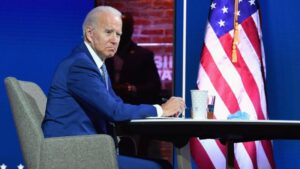 ފުރަތަމަ 100 ދުވަހުގެ ތެރޭގައި 100 މިލިއަން ވެކްސިން އެމެރިކާގެ ރައްޔިތުންނަށް ފޯރުކޮށްދޭނަން: ބައިޑްން