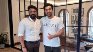 ރަންބީރުގެ މި ފޮޓޯ އިން ފޭނުންގެ ލޮލުގައި އަޅައިގަތީ ފަހަތުން ފެނުން ފޮޓޯ ފްރޭމް!