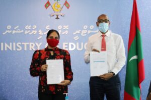 ސްކޫލްތަކަށް ބޭނުންވާ ގިނަ ޢަދަދެއްގެ ސާމާނު ޔުނިސެފުން ހަދިޔާކޮށްފި