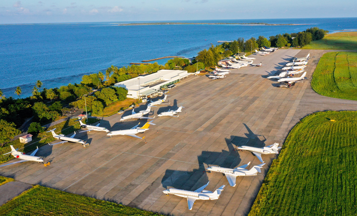 ލަގެޖްގައި ބޮމެއް އޮތްކަމަށް ބުނުމުން، ދެމީހަކު ގަން އެއަރޕޯޓުގައި ހައްޔަރު ކޮށްފި