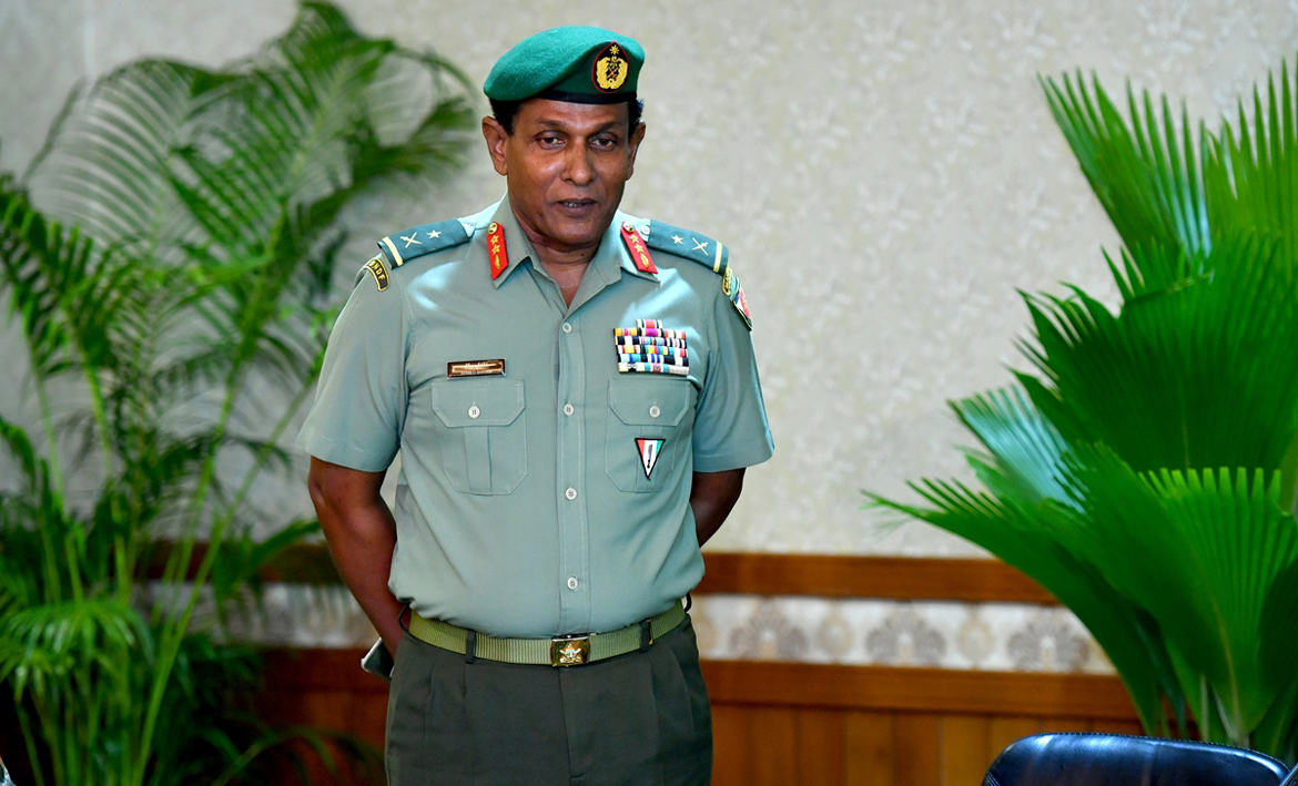 ކުރީގެ ޑިފެންސް ޗީފް، ޝިޔާމްގެ މައްޗަށް ދައުވާ ކުރަން ފޮނުވައިފި