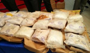 ޕޯސްޓު މެދުވެރިކޮށް ގެނައި ދެ މިލިއަން ރުފިޔާގެ ހެރޮއިން އަތުލައިގެންފި