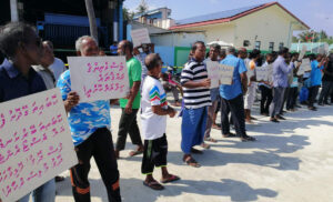 އިހަވަންދޫ މަސްވެރިން ބަނދަރުމަތީގައި އަޑު އުފުލަނީ