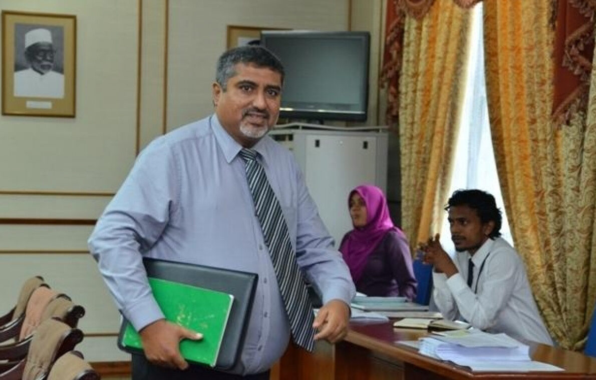 އެންމެ ބޮޑު 2 ކުށްވެރިން ގޭގައި ތިއްބަވަނީ ރައީސްގެ ހެޔޮފުޅުކަމުންތޯ؟: މުޢިއްޒު