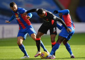 ލިވަޕޫލުން ހޯދީ ބޮޑު މޮޅާއެކު އެންމެ ކުރީގައި ފަސްޕޮއިންޓުގެ ލީޑެއް