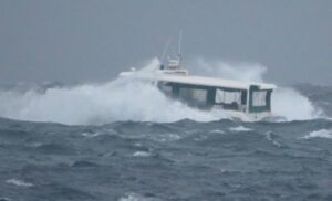 40 މޭލަށް ވައިގަދަވާނެކަމަށް ލަފާކޮށް، ބޮޑު ބަޔަކަށް ވައިޓް އެލާޓް