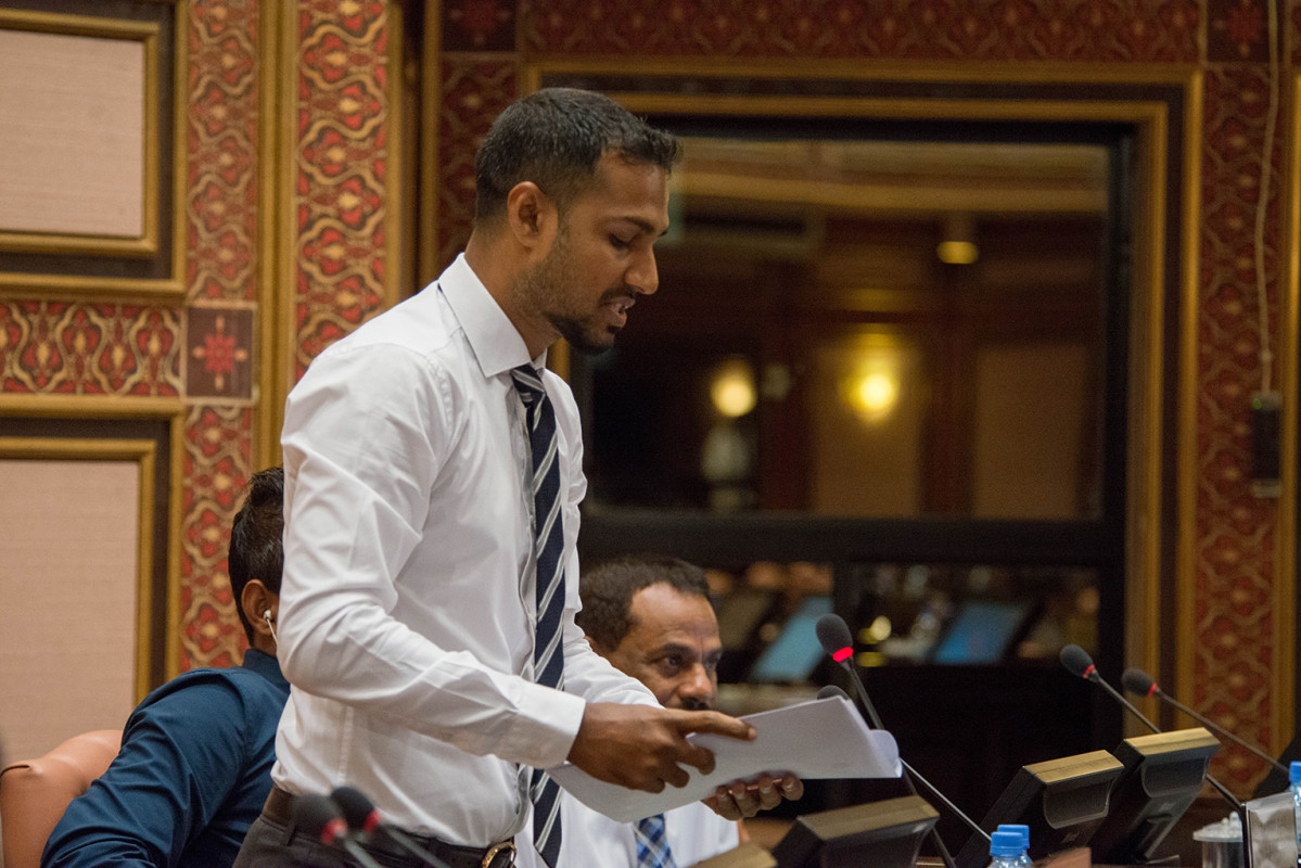 ލަންކާގައި މަރުވާ މީހުން ގެނެސް ވަޅުލަން އުޅެނީ މާލީ މަންފާތަކެއް ހޯދަން: މުއާޒު