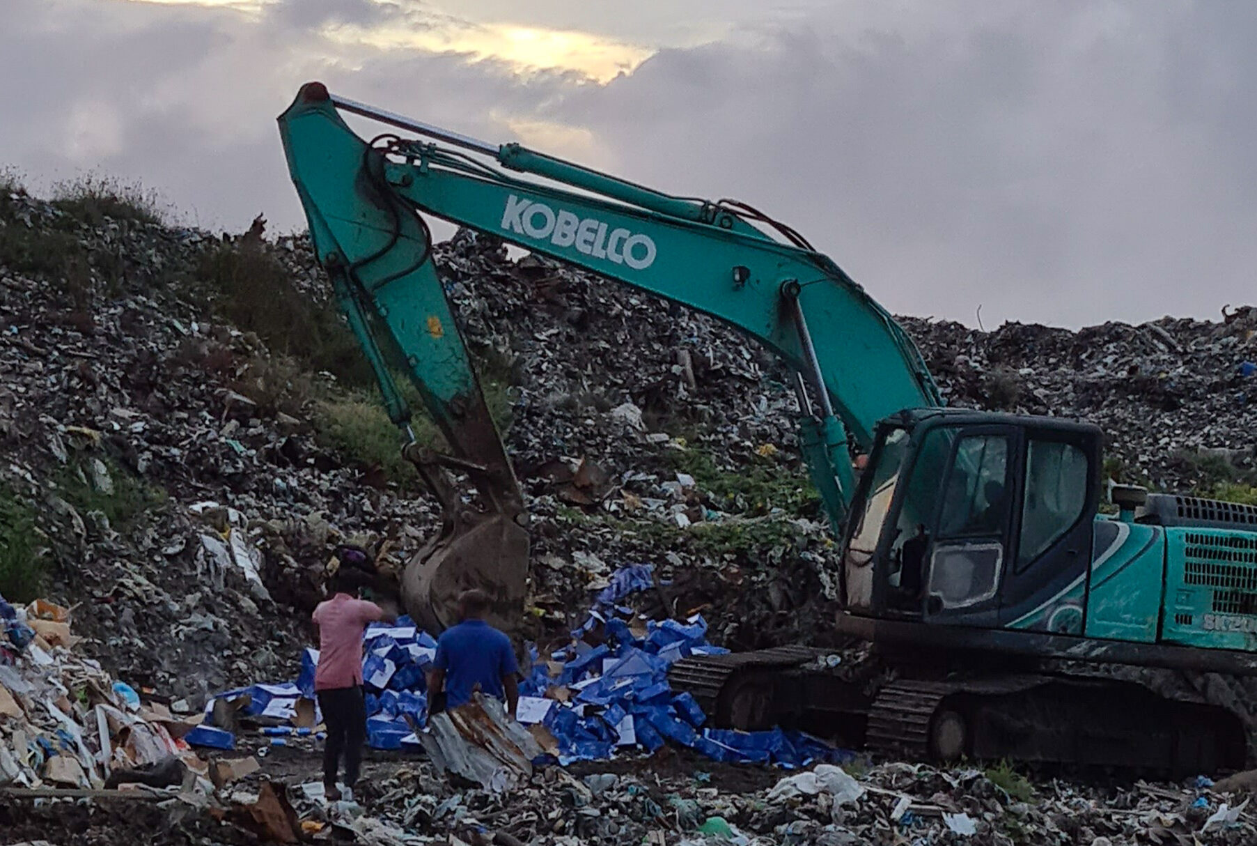 ކަސްޓަމްސްގެ ބެލުމުގެ ދަށުގައިހުރި ގިނަ އަދަދެއްގެ ބަނގުރަލާއި އޫރުމަސް ނައްތާލައިފި