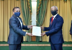 ބޯހިޔާވަހިކަން ހޯދައި ދިނުުމުގެ ޝައުޤު ހުރި މީހަކު ވަޒީރަކަށް ލުމަށް ގޮވާލައިފި